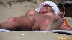 Kinky Nude Beach Voyeur Amateurs Close-Up Pussy Milfs Video Thumb