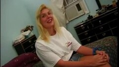 Amateur blonde Kelsey Cheston talks about herself Thumb