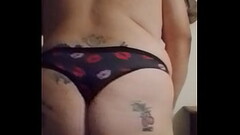 Estou modelando minha calcinha para voc&ecirc_s, mulheres maduras e l&eacute_sbicas da Florian&oacut Thumb
