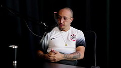 J&aacute_ atendeu homens, teve uma namorada na cadeia e conheceu a esposa na rede social - Thiago Ba Thumb