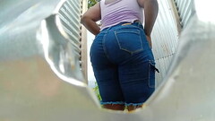 Escenas seductoras en el cambiador de la finca (big ass) Thumb