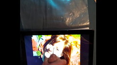 Elle aime qu'_on recouvre son visage de sperme mais elle pr&eacute_f&egrave_re qu'_on l' Thumb