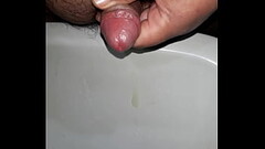 Gordo hetero tirando mucha leche Thumb
