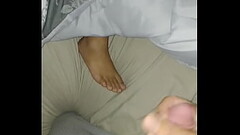 Cumming on wifes pretty toes Thumb