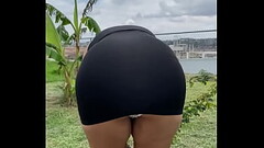 Putiesposa exhibiendose en la calle Thumb