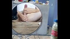 Nesecito un espejo grande para mi pene grande, Thumb