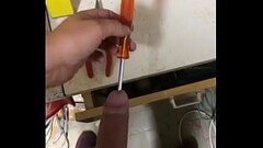 Sounding mit langem Schraubenzieher meines Sklaven Thumb