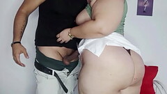 EL COBRADOR RECIBE UNA MAMADA A CAMBIO DE LA DEUDA Y ME DEJA CABALGAR SU VERGA HASTA SACARLE TODA LA Thumb