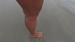 Andando na rua e na praia descal&ccedil_os sujando os p&eacute_s - Fetiche por p&eacute_s Thumb