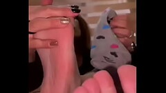 Daniela Godoy la putita chilena muestra sus pies sudados para fetichistas Thumb