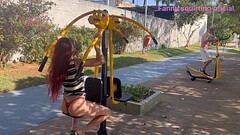 Esposa se exibe em publico em um parque lotado! Thumb