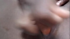 Black queen plays with her pussy Thumb