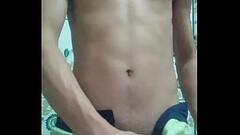 Novinho cheio de leite dentro do short Thumb