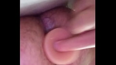 Enfiando consolo no rabo pensando no macho Thumb