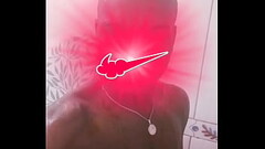 Neguinho batendo uma no banho Thumb