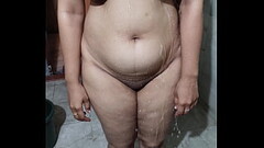 Khushibhabhi999 shower and showing her big boob and big ass Thumb