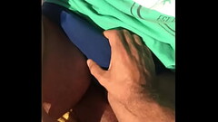 agarrando un bultazo en sunga en la playa de rio de janeiro Thumb
