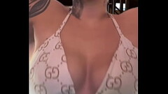 Eu na academia de suti&atilde_ transparente com o bico dos meu peitos durinho e os macho me olhando  Thumb