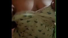 Putita me muestras sus pechos antes de irse a dormir Thumb