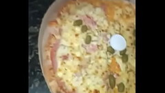 Sabadou comendo pizza paga pelas doa&ccedil_&otilde_es dos trouxas Thumb