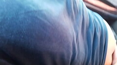 Tomando leche en el auto Thumb