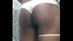 May Lopes no banheiro Thumb
