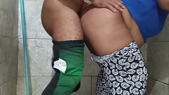 Professor come a buceta a aluna evang&eacute_lica no banheiro da escola Thumb
