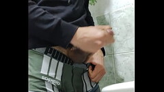 Big and rich cock gives a good cumshot Thumb