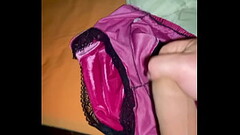 Gozando no short para ela usar depois Thumb