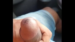 Punheta gostosa em p&uacute_blico Thumb