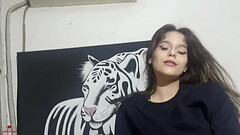 Mi peque&ntilde_a hermanastra me pide que compartamos cama porque tiene miedo y yo aprovecho para fo Thumb