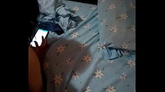 Mientras cogemos su esposo le escribe y ella dice que a&uacute_n est&aacute_ trabajando. Thumb