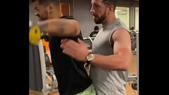 Personal trainer de bermuda tactel sarrando o pau no aluno gay | Tactefilia Na Net Thumb
