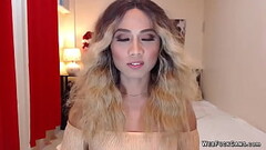 Blonde shemale wanks off in chair in front of webcam Thumb