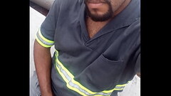 Trabalhador escondido na obra se masturbando Thumb