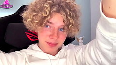 Kudi CUM show Thumb