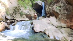 Lilyan una sexy latina en el r&iacute_o, desnuda y muy caliente Thumb