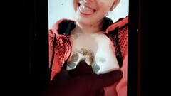 magnifique salope qui kiffe recevoir beaucoup de sperme sur ses &eacute_normes seins Thumb