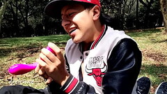 cambio de ropa en el parque con morbo Thumb