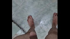 MIJANDO NO BANHO Thumb