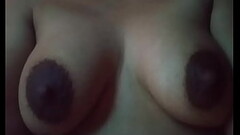 Me encanta jugar con mis tetas y que me las llenen de leche. Comenten Thumb