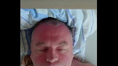Das Gesicht von Nylonjunge beim Orgasmus Thumb